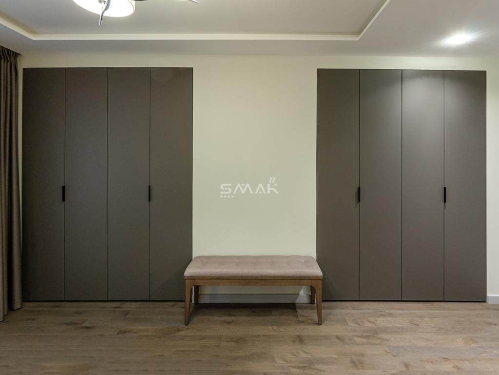 Распашной шкаф с панорамным эффектом в спальню на заказ от СМАК